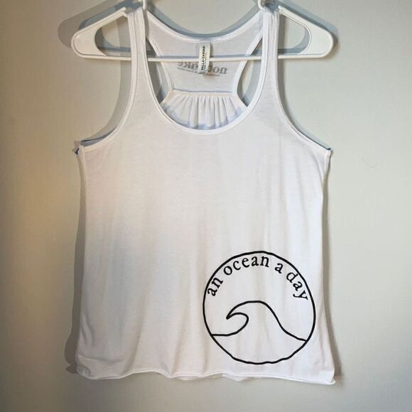 “An Ocean A Day” White Flowy Muscle Tank, Medium. NWOT. Perfect beach top! - Picture 12 of 14
